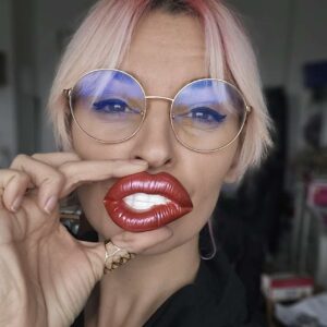 Pušinka Sharon (magnetka)